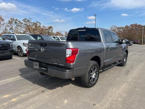 2024 Nissan Titan SV