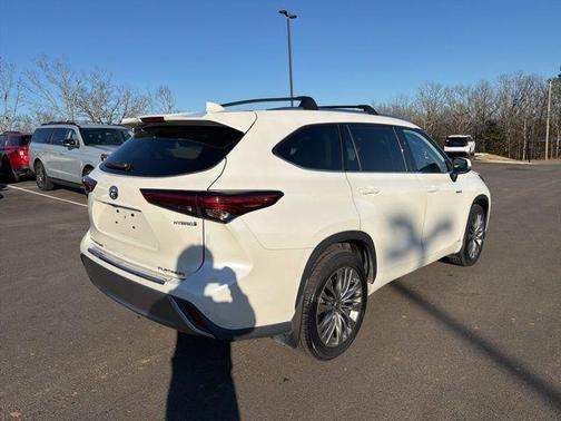 2021 Toyota Highlander Hybrid Platinum