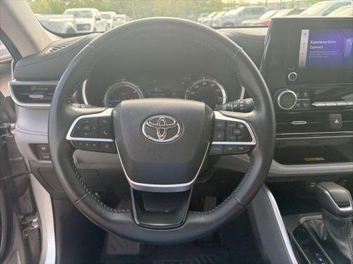 Celestial Silver Metallic 2023 Toyota Highlander XLE