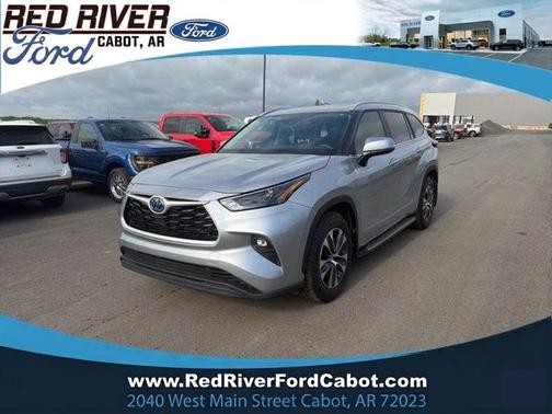 Celestial Silver Metallic 2023 Toyota Highlander XLE