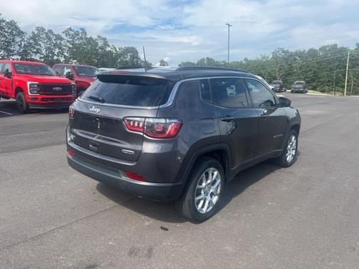 2023 Jeep Compass Latitude Lux