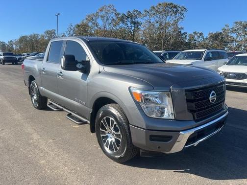 2021 Nissan Titan SV