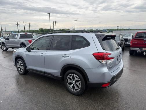 Ice Silver Metallic 2024 Subaru Forester Premium