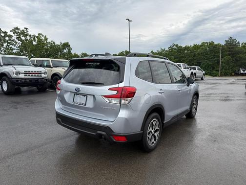Ice Silver Metallic 2024 Subaru Forester Premium