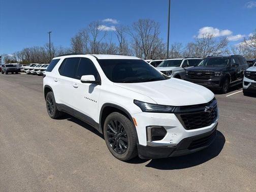 Summit White 2023 Chevrolet Traverse RS