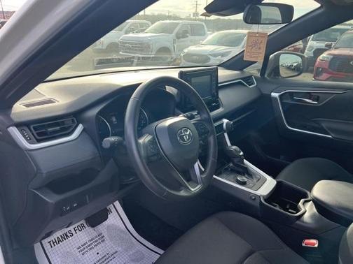 2022 Toyota RAV4 Hybrid SE