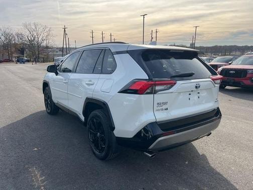 2022 Toyota RAV4 Hybrid SE