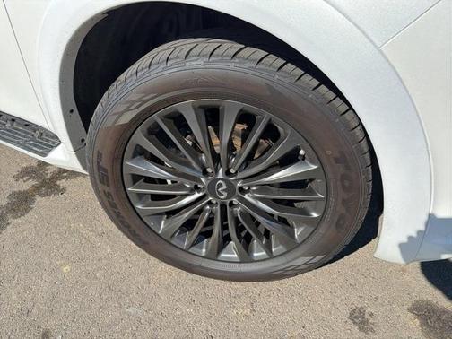 2024 INFINITI QX80 SENSORY