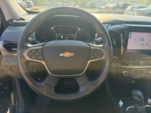 Mosaic Black Metallic 2021 Chevrolet Traverse LT Leather