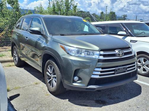 2017 Toyota Highlander SE