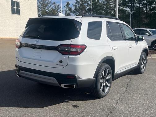 2025 Honda Pilot Touring 8-Passenger