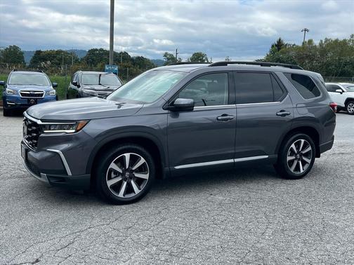 2025 Honda Pilot Touring 8-Passenger