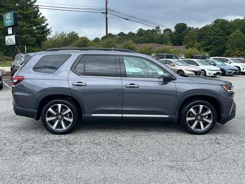 2025 Honda Pilot Touring 8-Passenger