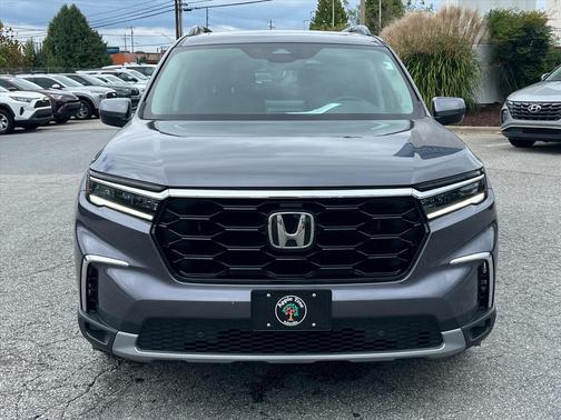 2025 Honda Pilot Touring 8-Passenger