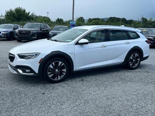 2019 Buick Regal TourX Essence