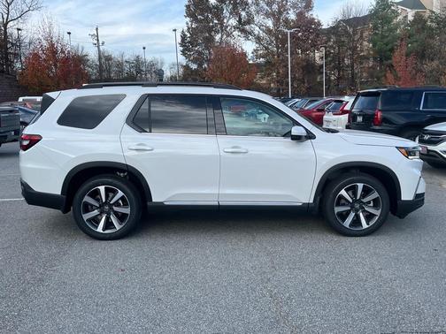 2025 Honda Pilot Touring 8-Passenger