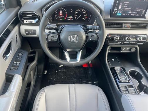 2025 Honda Pilot Touring 8-Passenger