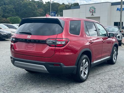 2023 Honda Pilot EX-L w/Rear Captain's Chairs