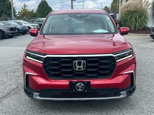2023 Honda Pilot EX-L w/Rear Captain's Chairs