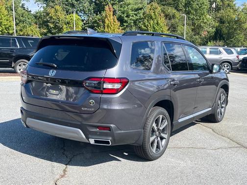 2025 Honda Pilot Touring 8-Passenger