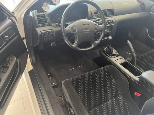 Photo 5 of 22 of 2001 Honda Prelude Type SH