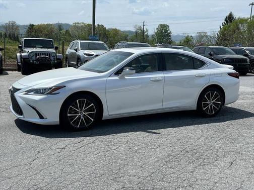 2023 Lexus ES 300h Base