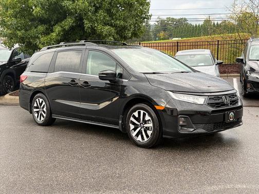 Crystal Black Pearl 2026 Honda Odyssey