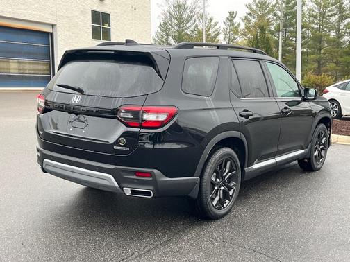 2025 Honda Pilot Touring 8-Passenger