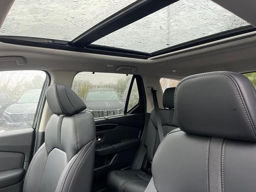 2025 Honda Pilot Touring 8-Passenger