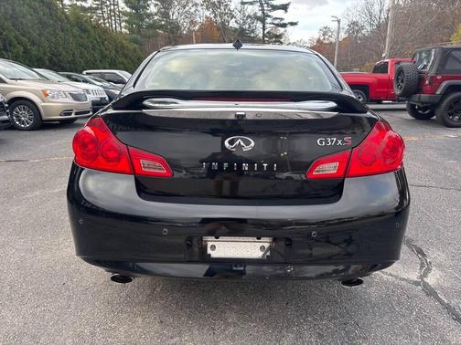 2011 INFINITI G37x Base