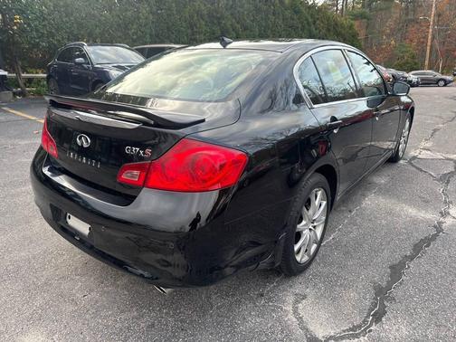 2011 INFINITI G37x Base