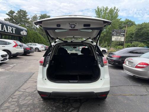 White 2015 Nissan Rogue SV
