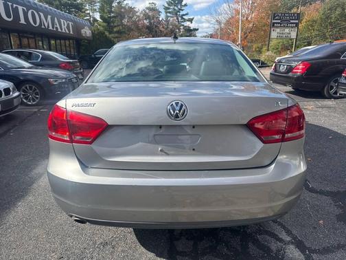 2012 Volkswagen Passat 2.5 SE