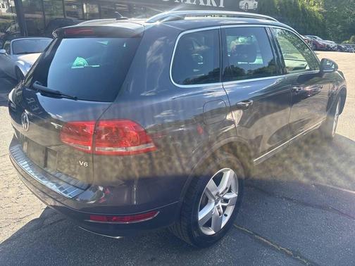 Gray 2013 Volkswagen Touareg VR6 Lux