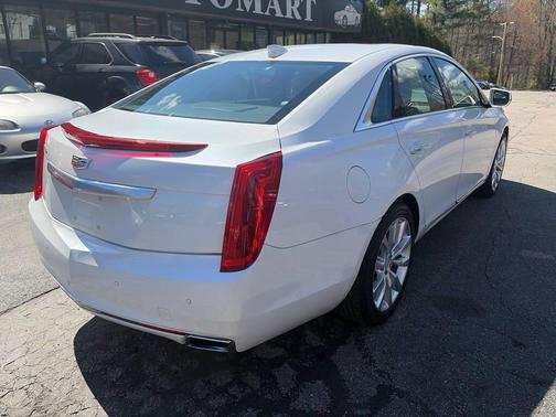 Crystal White Tricoat 2016 Cadillac XTS Luxury