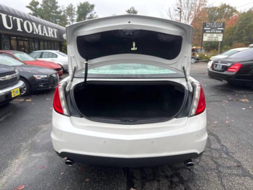 2010 Lincoln MKS Base