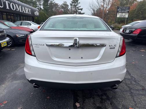 2010 Lincoln MKS Base