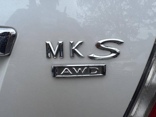 2010 Lincoln MKS Base