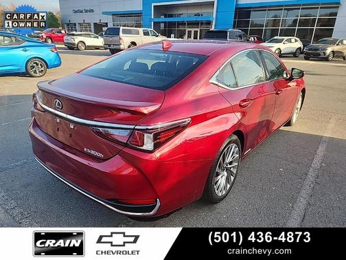 2022 Lexus ES 300h Ultra Luxury