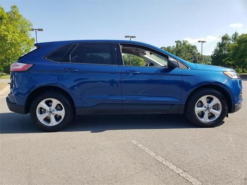 Photo 3 of 32 of 2021 Ford Edge SE