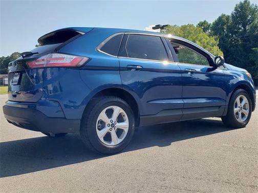 Photo 4 of 32 of 2021 Ford Edge SE