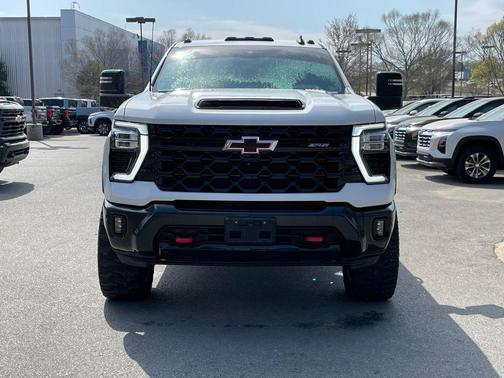 Summit White 2024 Chevrolet Silverado 2500 4WD Crew Cab Standard Bed ZR2