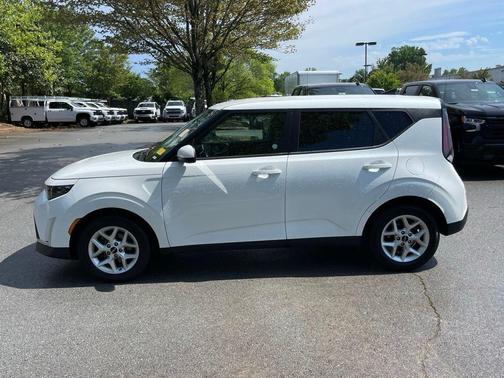 Snow White Pearl 2024 Kia Soul LX