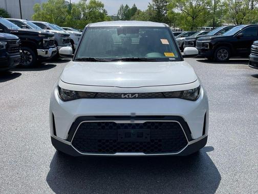 Snow White Pearl 2024 Kia Soul LX