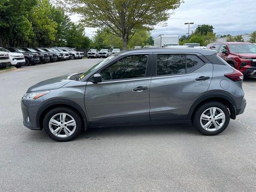 Gun Metallic 2024 Nissan Kicks S