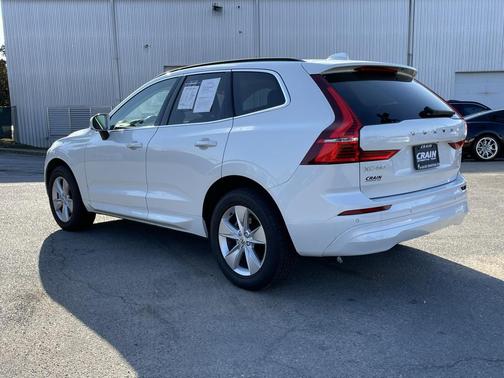 2022 Volvo XC60 B5 Momentum