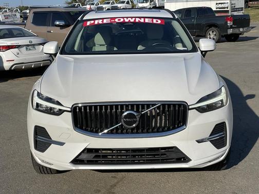 2022 Volvo XC60 B5 Momentum