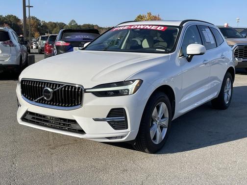 2022 Volvo XC60 B5 Momentum