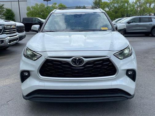 Pearl 2022 Toyota Highlander XLE