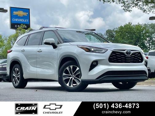 Pearl 2022 Toyota Highlander XLE